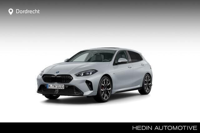 Grijs Nieuw 2024 BMW 120 M Sport Hatchback | € 57.997 (Iets duurder) - Afbeelding 1/4