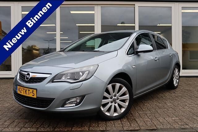 Grijs Gebruikt 2012 Opel Astra Cosmo Hatchback | € 3.950 (Goede deal) - Afbeelding 1/4