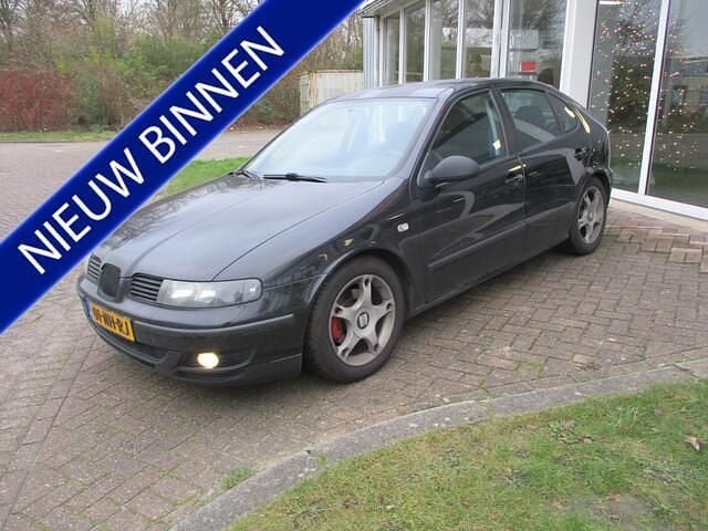 Zwart (metallic) Gebruikt 2003 Seat Leon Sport Hatchback | € 960 (Goede deal) - Afbeelding 1/4