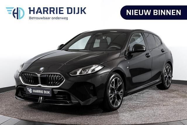Zwart Gebruikt 2025 BMW 120 M Sport Hatchback | € 39.495 (Super prijs) - Afbeelding 1/4