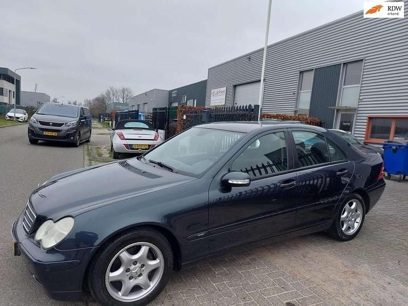 Zwart Gebruikt 2004 Mercedes C180 Classic Sedan | € 3.300 (Eerlijke prijs) - Afbeelding 1/4