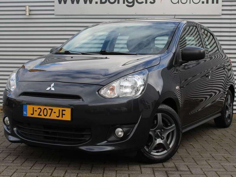 Grijs, metallic lak Gebruikt 2015 Mitsubishi Space Star Hatchback | € 4.450 (Eerlijke prijs) - Afbeelding 1/4