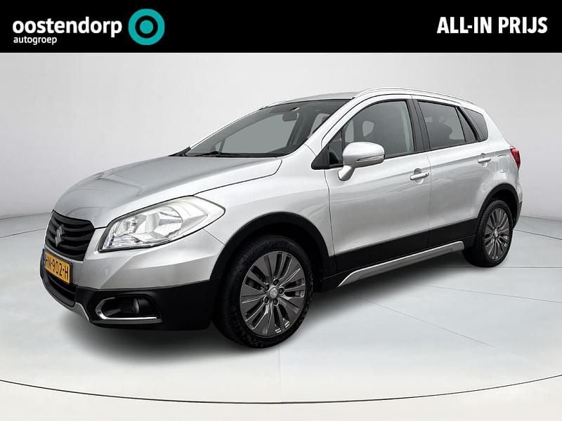 Grijs Gebruikt 2015 Suzuki SX4 S-Cross Exclusive SUV | € 10.950 (Eerlijke prijs) - Afbeelding 1/4