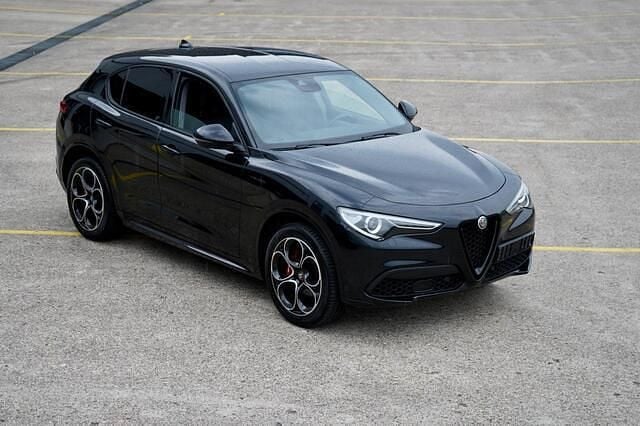Zwart Gebruikt 2021 Alfa Romeo Stelvio Veloce SUV | € 48.900 (Iets duurder) - Afbeelding 1/4