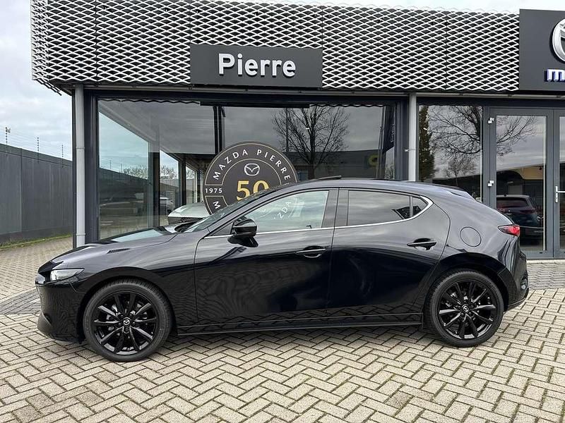 Nieuw Mazda 3 Takumi-Line 186 PK (136 kW) 2025 Jet black (donker zwart) Hatchback