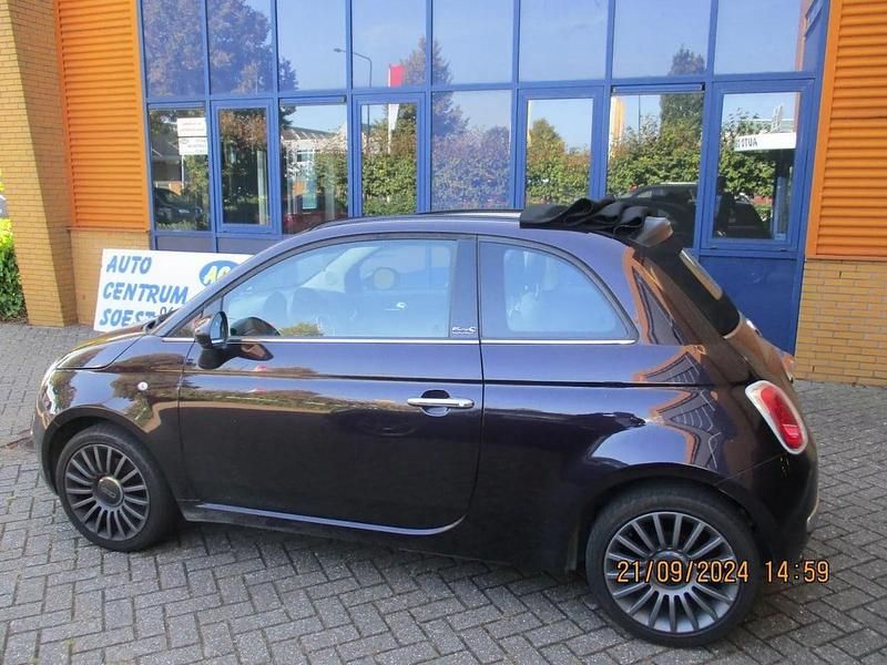 Zwart (metallic) Gebruikt 2013 Fiat 500 Lounge Cabriolet | € 6.450 (Iets duurder) - Afbeelding 1/4