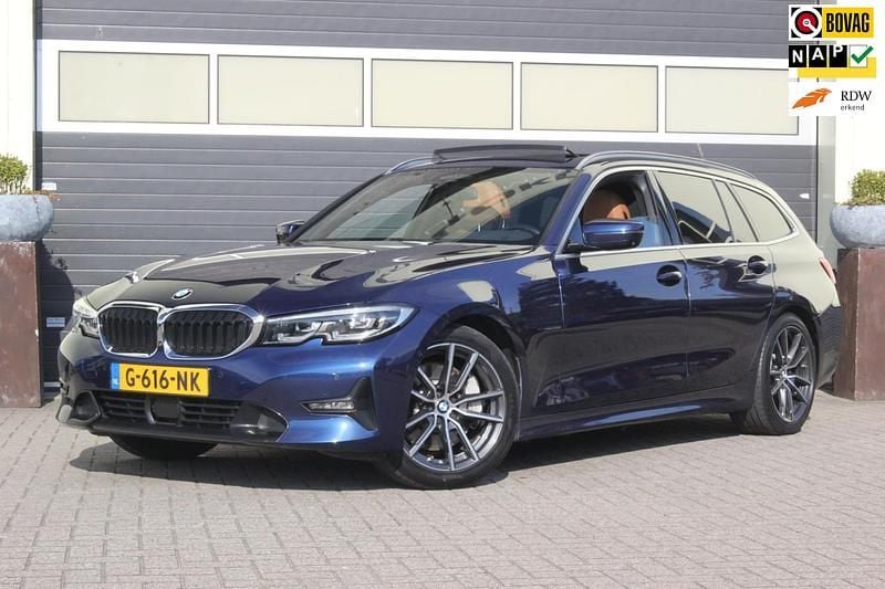 Blauw Gebruikt 2019 BMW 330 Executive Stationwagen | € 24.900 (Goede deal) - Afbeelding 1/4