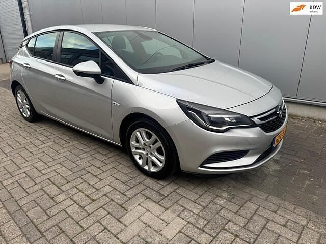 Grijs Gebruikt 2018 Opel Astra Business Hatchback | € 6.745 (Iets duurder) - Afbeelding 1/4