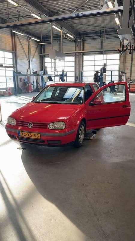 Rood Occasion 1998 VW Golf III Hatchback | € 1.550 (Eerlijke prijs) - Afbeelding 1/4