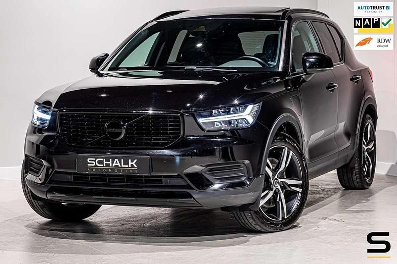 Zwart Gebruikt 2020 Volvo XC40 Inscription SUV | € 23.950 (Eerlijke prijs) - Afbeelding 1/4