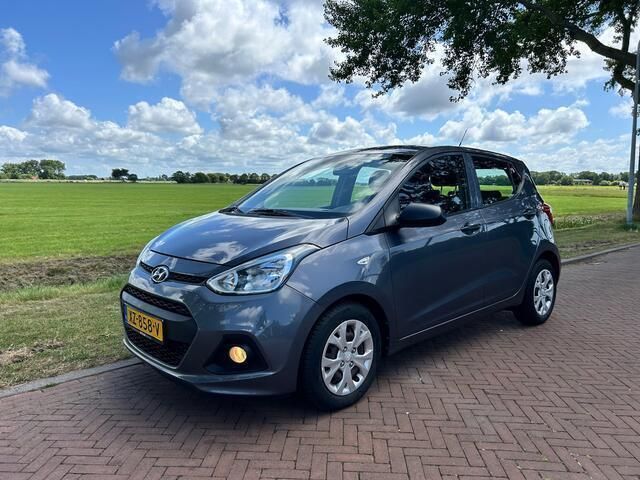 Grijs Gebruikt 2015 Hyundai i10 Hatchback | € 5.750 - Afbeelding 1/4