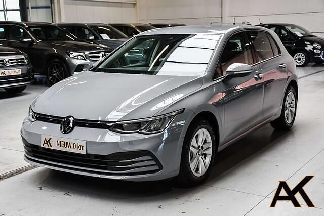 Grijs Occasion 2022 VW Golf Life Sedan | € 29.400 (Iets duurder) - Afbeelding 1/4