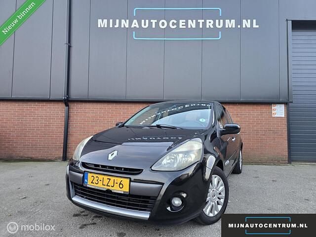 Zwart Occasion 2010 Renault Clio II Collection Hatchback | € 2.750 (Eerlijke prijs) - Afbeelding 1/4