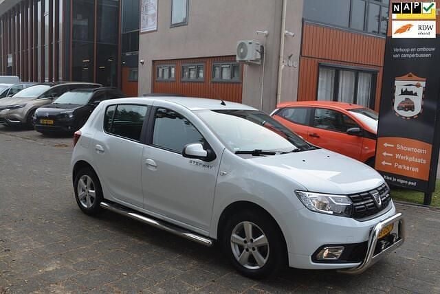 Wit Gebruikt 2018 Dacia Sandero Lauréate Hatchback | € 8.950 (Goede deal) - Afbeelding 1/4