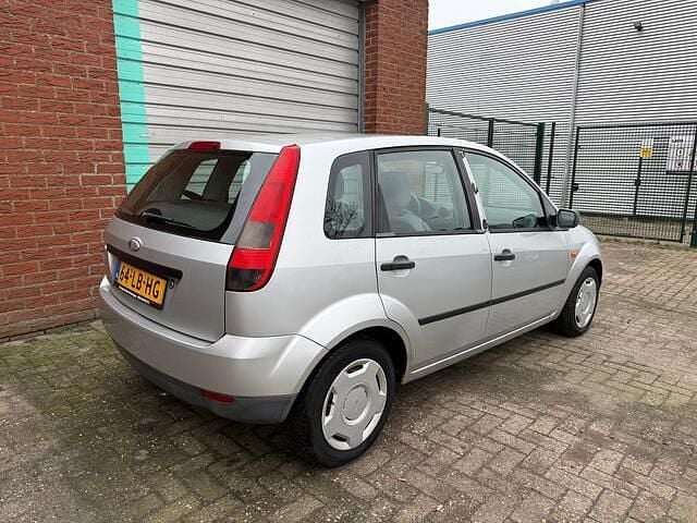 Occasion Ford Fiesta 69 PK (50 kW) 2002 Grijs Hatchback