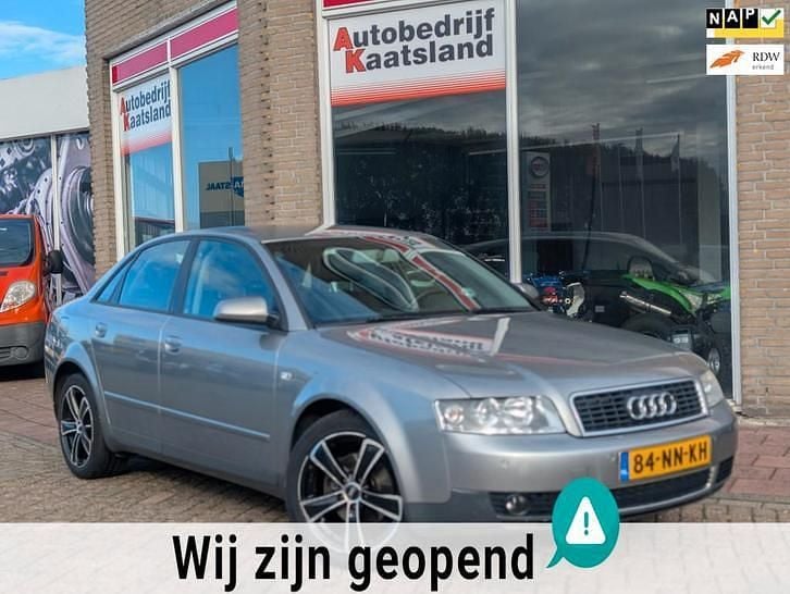 Grijs (metallic) Gebruikt 2004 Audi A4 Proline Sedan | € 1.998 (Eerlijke prijs) - Afbeelding 1/4