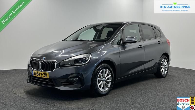Grijs Gebruikt 2020 BMW 216 Executive Stationwagen | € 16.750 (Eerlijke prijs) - Afbeelding 1/4