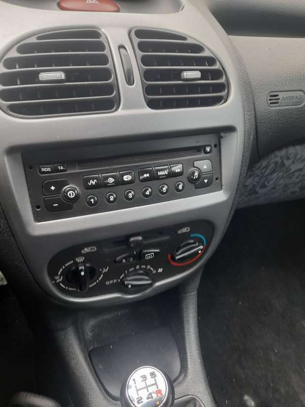 Zilver Gebruikt 2004 Peugeot 206 Quiksilver Hatchback | € 1.800 (Duur) - Afbeelding 1/4