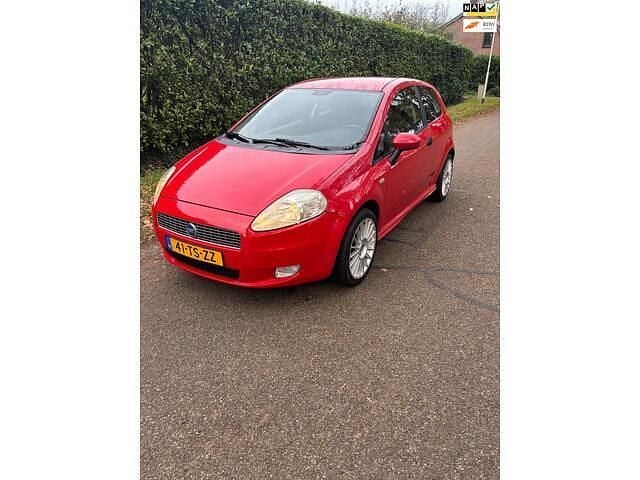 Rood Gebruikt 2007 Fiat Grande Punto Active Hatchback | € 850 (Goede deal) - Afbeelding 1/4