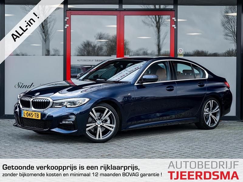 Blauw (metallic) Gebruikt 2021 BMW 320e Basis Sedan | € 31.950 (Eerlijke prijs) - Afbeelding 1/4