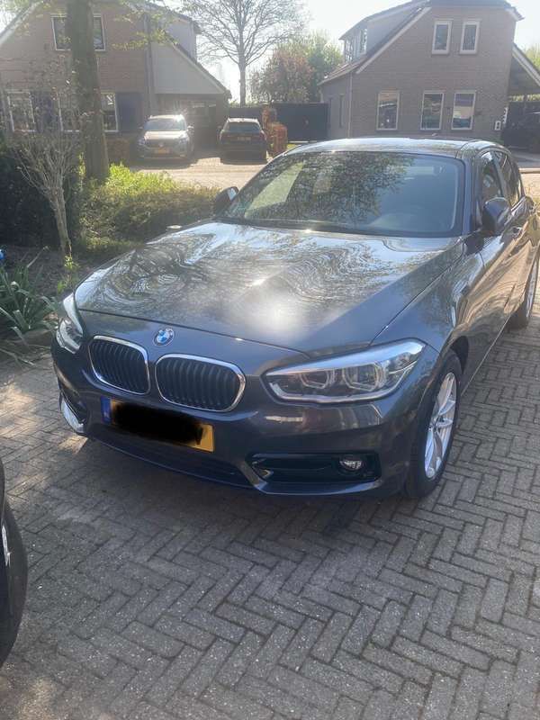 Grijs Gebruikt 2017 BMW 118 Sport Line Hatchback | € 16.500 (Iets duurder) - Afbeelding 1/4