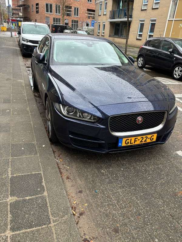 Blauw Gebruikt 2016 Jaguar XE Portfolio Sedan | € 14.500 - Afbeelding 1/4