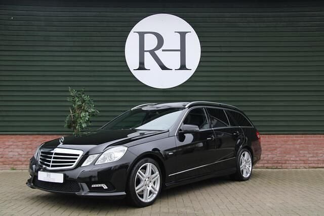 Zwart Gebruikt 2009 Mercedes E250 Avantgarde Stationwagen | € 14.940 (Iets duurder) - Afbeelding 1/4