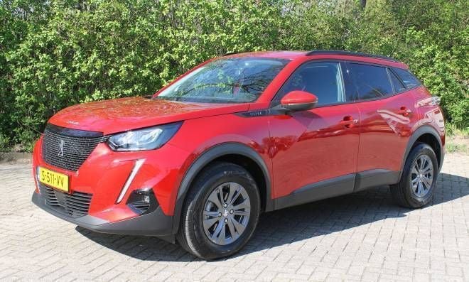 Rood Gebruikt 2022 Peugeot 2008 Allure SUV | € 26.750 (Duur) - Afbeelding 1/4