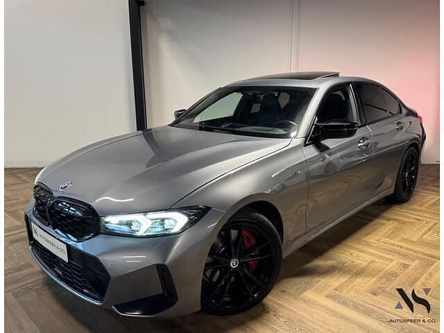 Grijs Gebruikt 2022 BMW M340 M Sport Sedan | € 63.940 (Iets duurder) - Afbeelding 1/4
