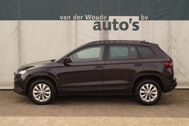 Zwart Gebruikt 2022 Skoda Karoq Ambition SUV | € 32.900 (Goede deal) - Afbeelding 1/4