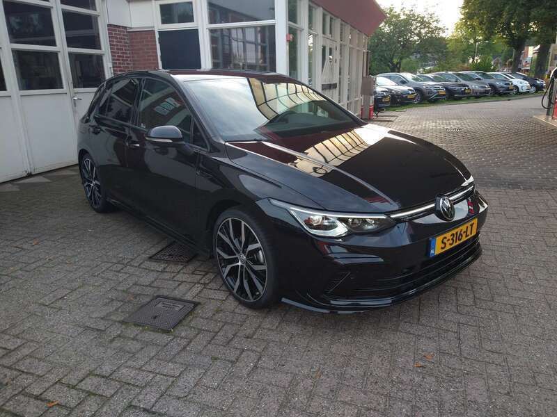Zwart Gebruikt 2022 VW Golf VIII Business+ Hatchback | € 29.450 (Goede deal) - Afbeelding 1/4
