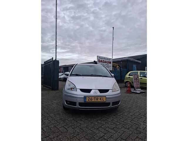 Grijs Gebruikt 2007 Mitsubishi Colt Hatchback | € 1.550 (Eerlijke prijs) - Afbeelding 1/4
