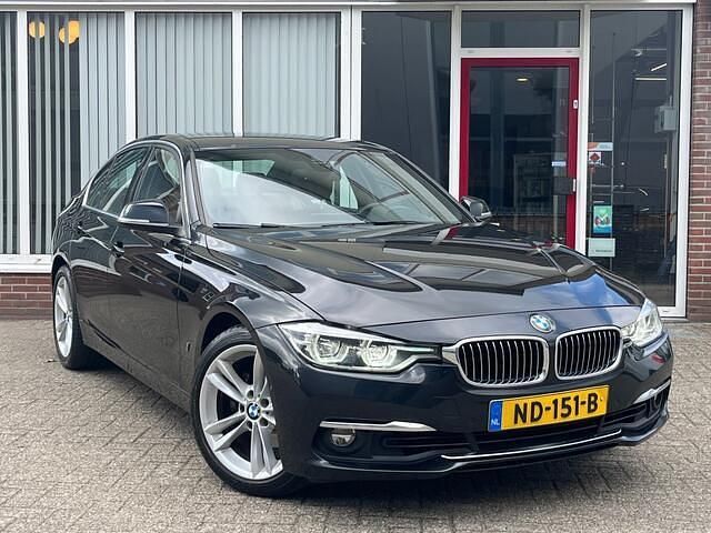 Zwart Gebruikt 2016 BMW 330 Executive Sedan | € 13.450 (Iets duurder) - Afbeelding 1/4