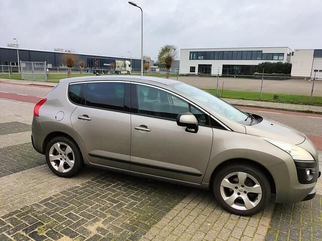 Grijs (metallic) Gebruikt 2009 Peugeot 3008 MPV | € 2.950 (Eerlijke prijs) - Afbeelding 1/3