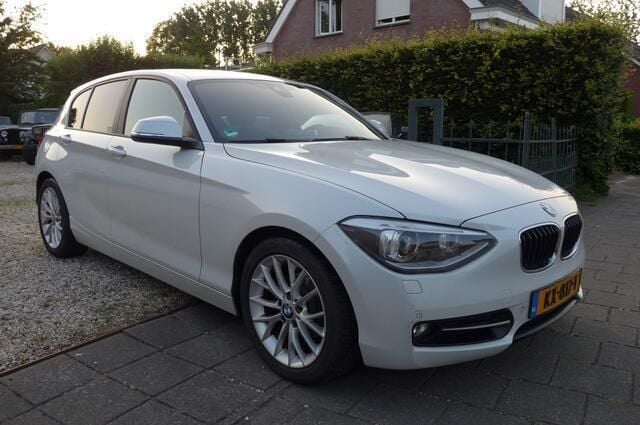Wit Gebruikt 2013 BMW 118 Sport Line Hatchback | € 6.600 (Goede deal) - Afbeelding 1/4