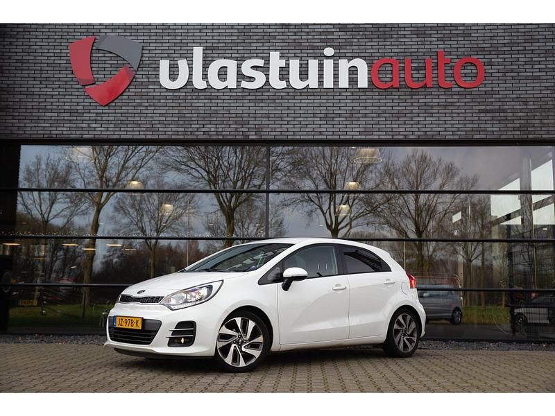 Wit Gebruikt 2016 Kia Rio Hatchback | € 6.950 (Eerlijke prijs) - Afbeelding 1/4