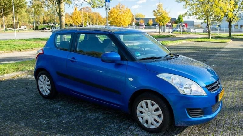 Blauw Gebruikt 2011 Suzuki Swift Comfort Hatchback | € 4.250 (Eerlijke prijs) - Afbeelding 1/4