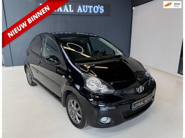Zwart Gebruikt 2011 Toyota Aygo Hatchback | € 5.499 (Iets duurder) - Afbeelding 1/4