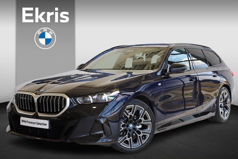 Zwart Gebruikt 2024 BMW 530e M Sport Stationwagen | € 66.950 - Afbeelding 1/4