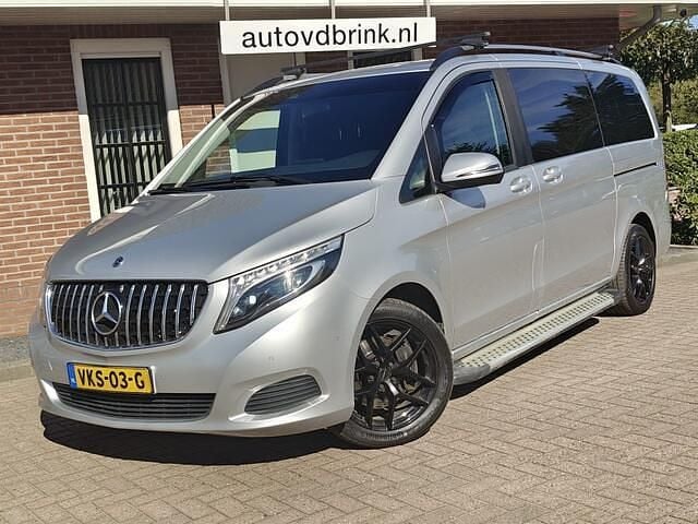 Grijs Gebruikt 2018 Mercedes V250 MPV | € 34.890 (Iets duurder) - Afbeelding 1/4