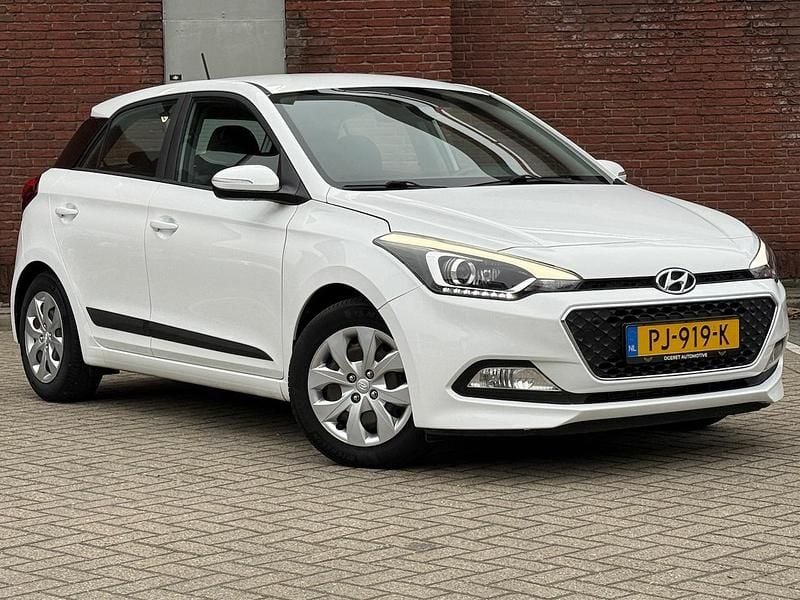 Wit Occasion 2017 Hyundai i20 Comfort Hatchback | € 9.895 (Goede deal) - Afbeelding 1/4