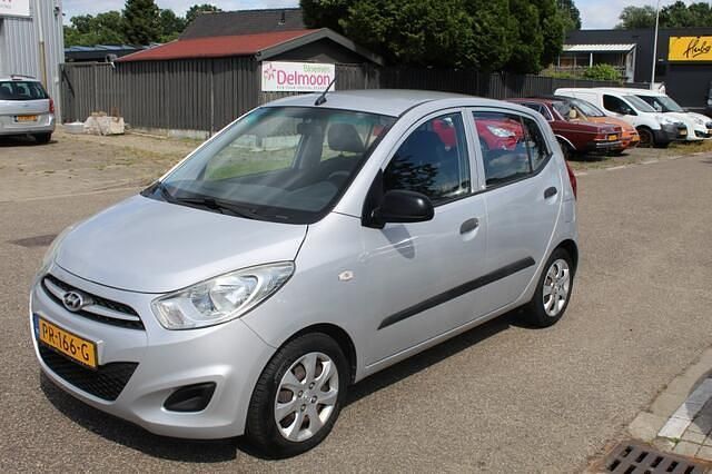 Grijs, metallic lak Gebruikt 2011 Hyundai i10 Hatchback | € 2.995 (Eerlijke prijs) - Afbeelding 1/4