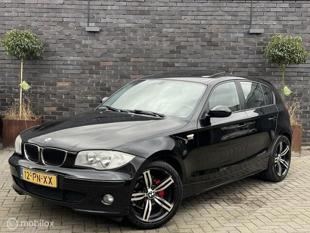 Zwart Occasion 2004 BMW 116 Executive Hatchback | € 2.995 (Duur) - Afbeelding 1/4