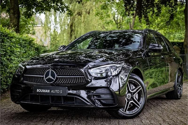 Zwart Gebruikt 2022 Mercedes E300 AMG line Stationwagen | € 43.750 (Super prijs) - Afbeelding 1/4