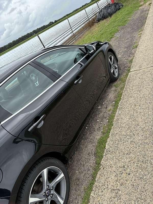 Zwart Gebruikt 2014 Volvo V40 Ocean Race Stationwagen | € 8.900 (Goede deal) - Afbeelding 1/4