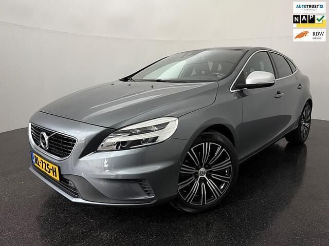 Grijs (metallic) Occasion 2018 Volvo V40 R-Design Hatchback | € 15.995 (Eerlijke prijs) - Afbeelding 1/4