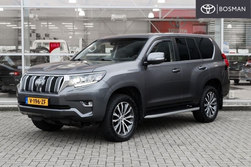 Grijs Gebruikt 2019 Toyota Land Cruiser Executive SUV | € 44.450 (Eerlijke prijs) - Afbeelding 1/4