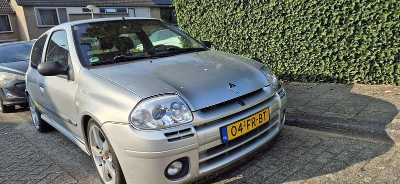 Zilver Gebruikt 2000 Renault Clio II R.S. Hatchback | € 3.500 - Afbeelding 1/4