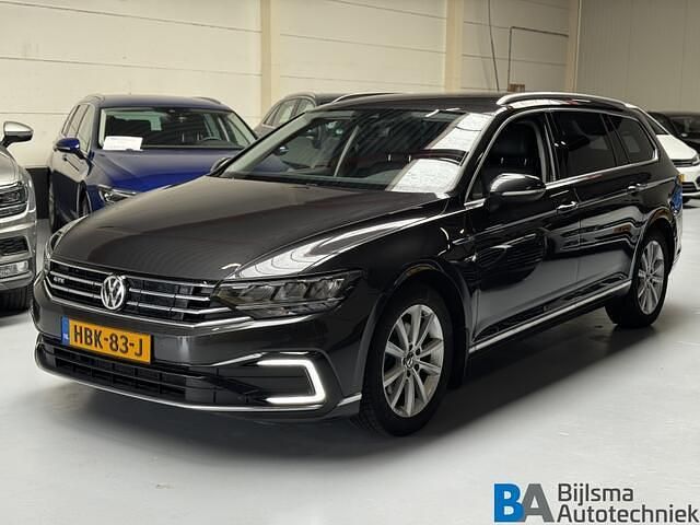 Grijs Gebruikt 2020 VW Passat GTE Stationwagen | € 14.995 (Eerlijke prijs) - Afbeelding 1/4