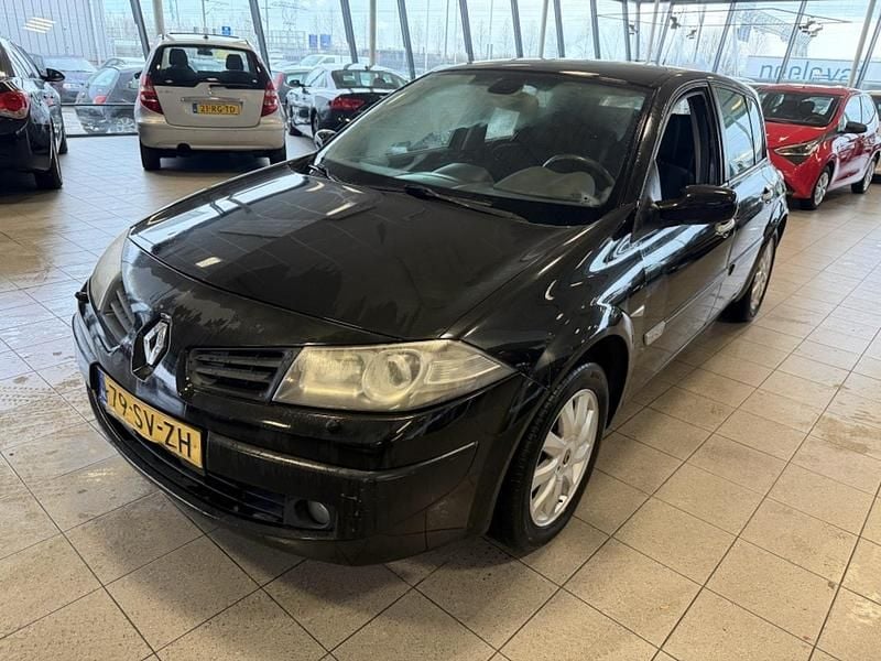 Zwart Occasion 2006 Renault Mégane II Hatchback | € 2.440 (Eerlijke prijs) - Afbeelding 1/4
